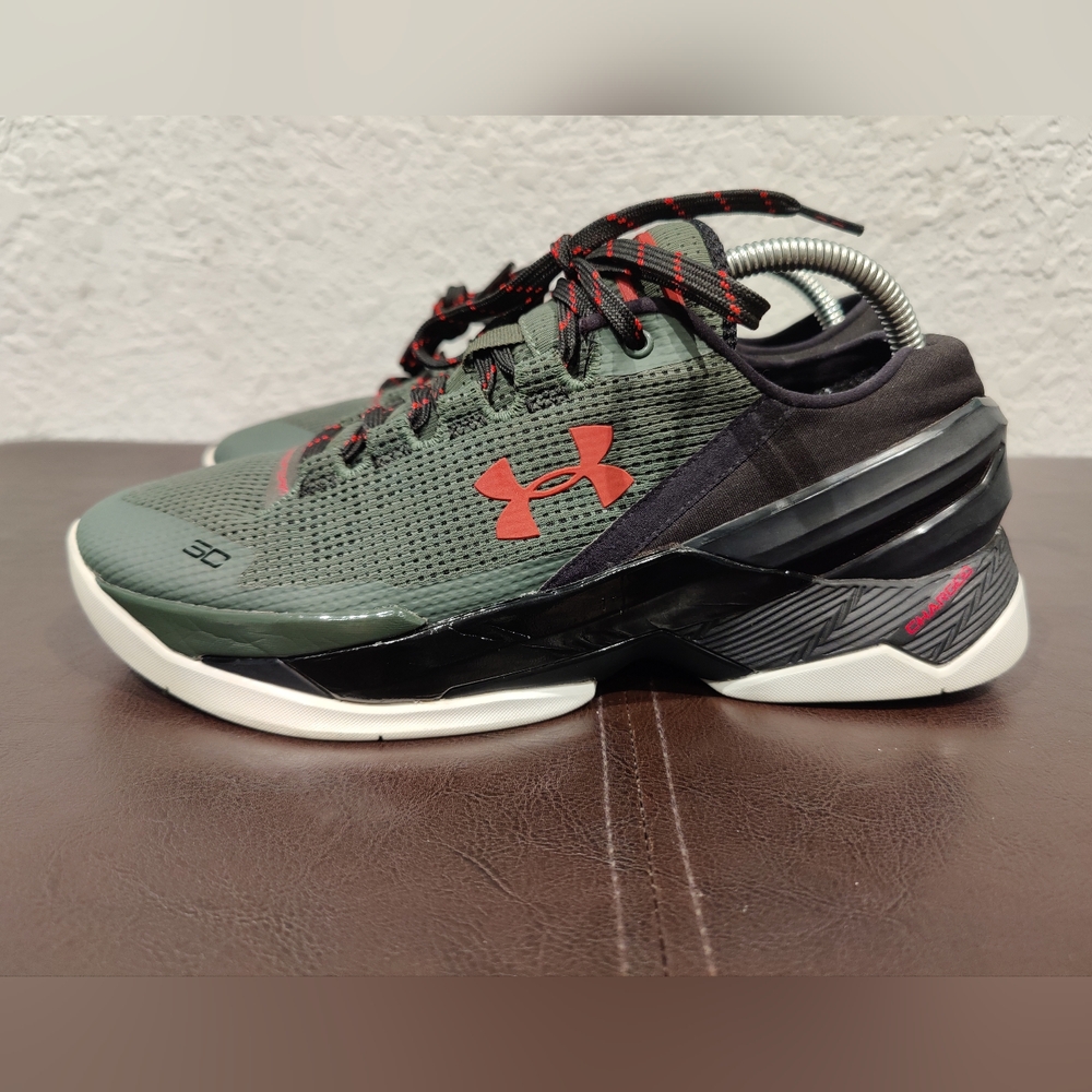 UA Curry 2 Low 'The Hook'